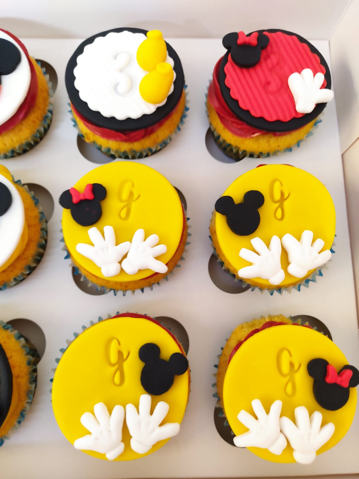 Cupcakes temáticos de Disney con diseños de Mickey y Minnie para decorar mesas dulces en Madrid