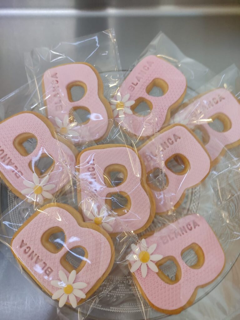 Galletas artesanales personalizadas para cumpleaños infantiles de niña en Madrid
