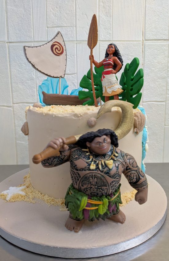 Tarta infantil personalizada de aventura con temática isla y mar en fondant para cumpleaños en Majadahonda